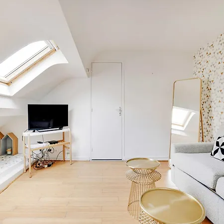 Charming Under Roof Bastille Apartman